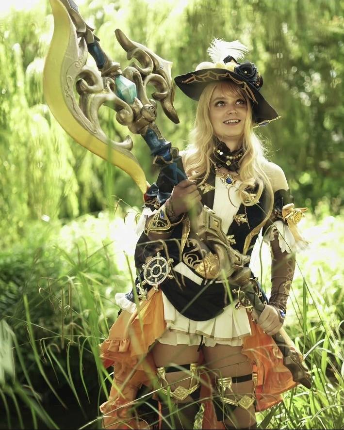 Lisa Robl, Inhaberin von Narayia's Fan Shop
